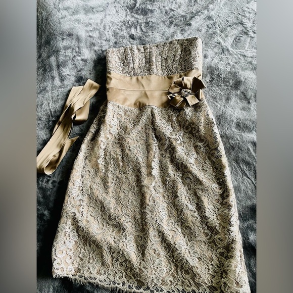 Attractive dress in a beautiful beige/brown/gold color size 2 - Picture 5 of 6